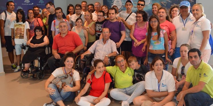 fotografía del grupo en el acuario