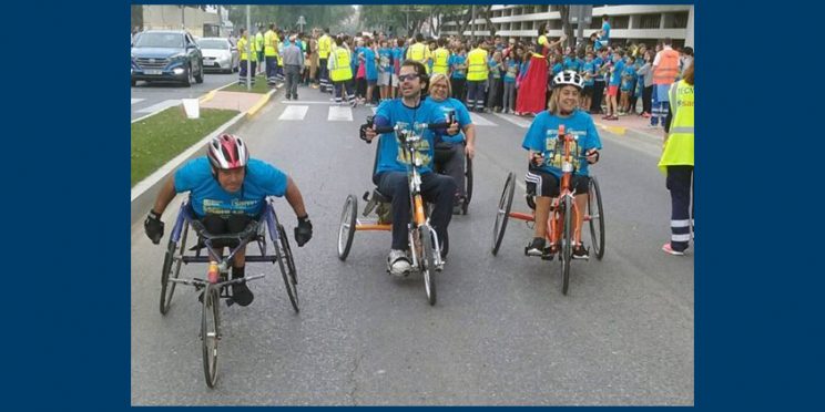 fotografía participantes de FAMS-COCEMFE Sevilla en la carrera inclusiva
