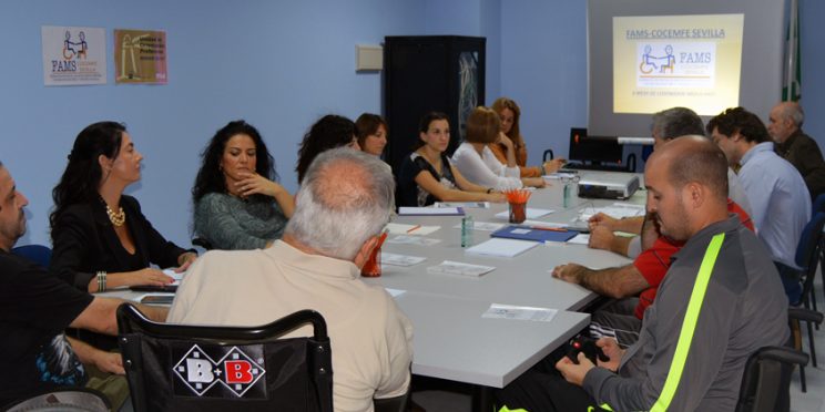 fotografía participantes de la mesa de lesionados medulares
