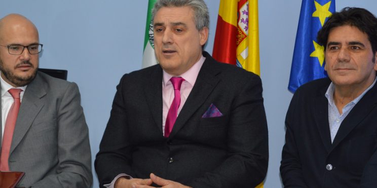 fotografía Presidente de COCEMFE, Presidente de FAMS-COCEMFE Sevilla y Director General de Personas con Discapacidad de Junta de Andalucía