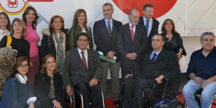 fotografía Técnicos, usuarios y socios de FAMS-COCEMFE Sevilla visitan la casa inteligente