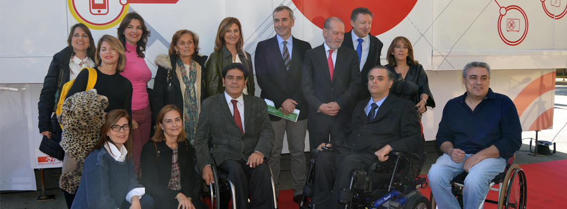 fotografía Técnicos, usuarios y socios de FAMS-COCEMFE Sevilla visitan la casa inteligente