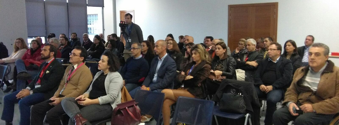 fotografía asistentes al acto de entrega de la donación