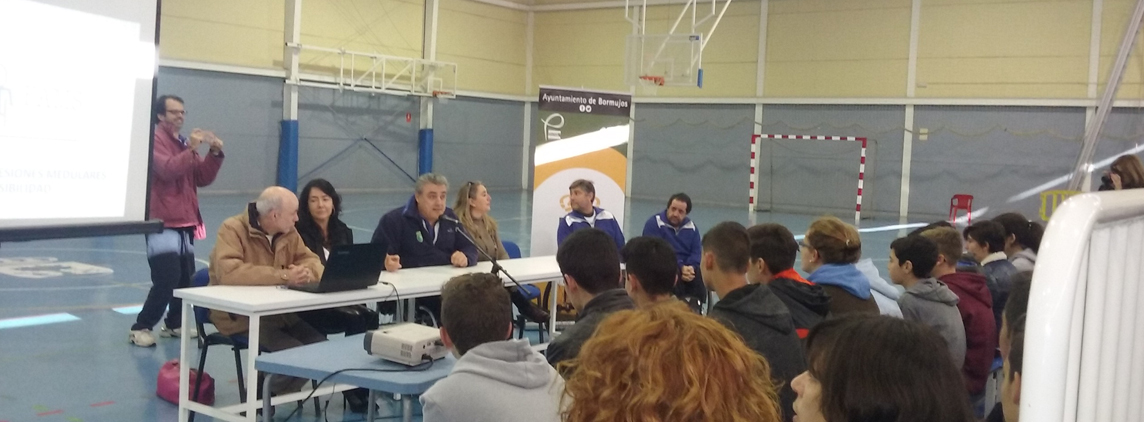 fotografía charla en el colegio Los Álamos de Bormujos