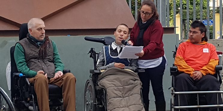 fotografía de la lectura del manifiesto en el Día de la Discapacidad 2016