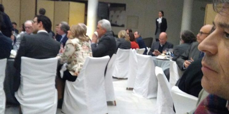 fotografía almuerzo Asociación para el Progreso de la Dirección (APD)