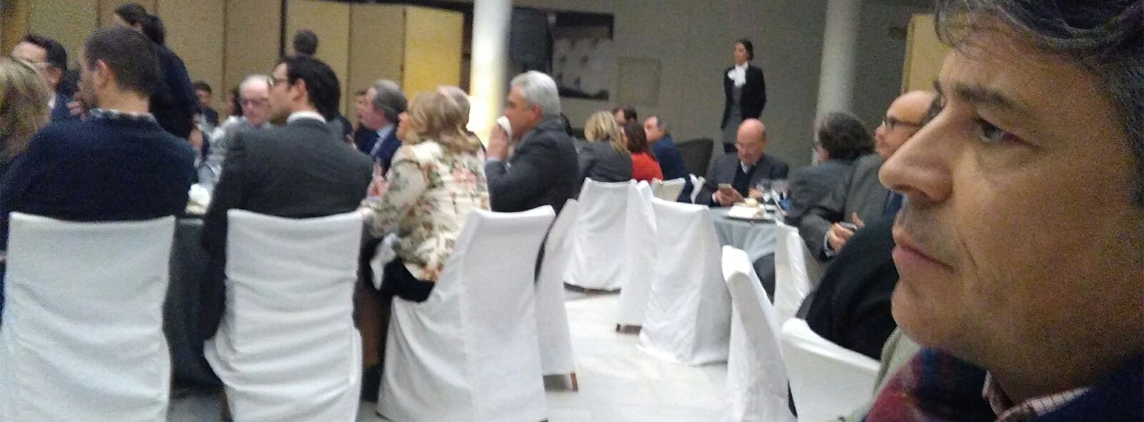 fotografía almuerzo Asociación para el Progreso de la Dirección (APD)