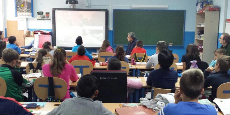 fotografía alumnos CEIP Federico García Lorca de San Jerónimo en la jornada de sensibilización
