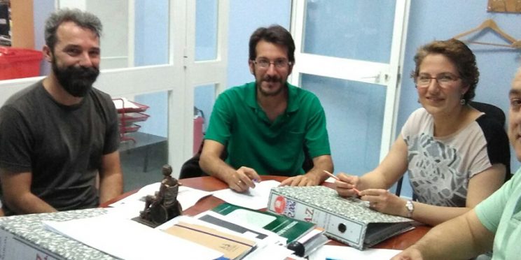 fotografía asistente a la reunión técnicos de FAMS COCEMFE Sevilla y Club de Montaña Sevillano Pachilofeos