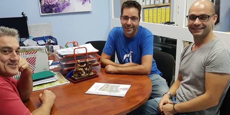 Fotografía participantes de la reunión representantes de Fundación Benjamín Mehnert y FAMS COCEMFE Sevilla