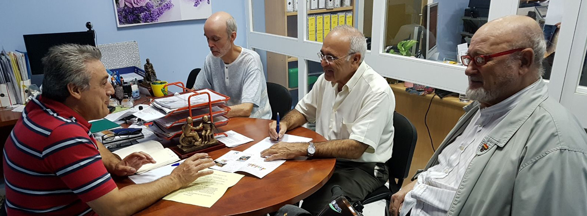 Fotografía asistentes a la reunión Asociaciones de Vecinos ‘El Triángulo’, la Federación Guadalquivir y FAMS COCEMFE Sevilla