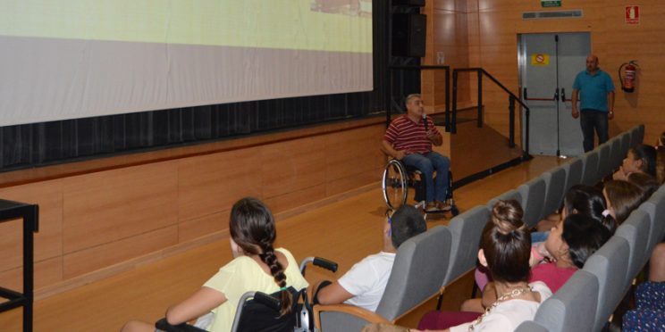 Fotografía asistentes en auditorio a las charlas sobre discapacidad, accesibilidad y TIC