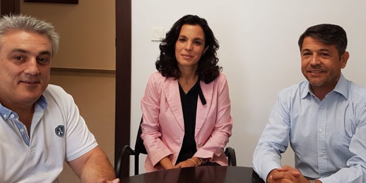 Fotografía participantes de la reunión con la Facultad de Derecho de la US