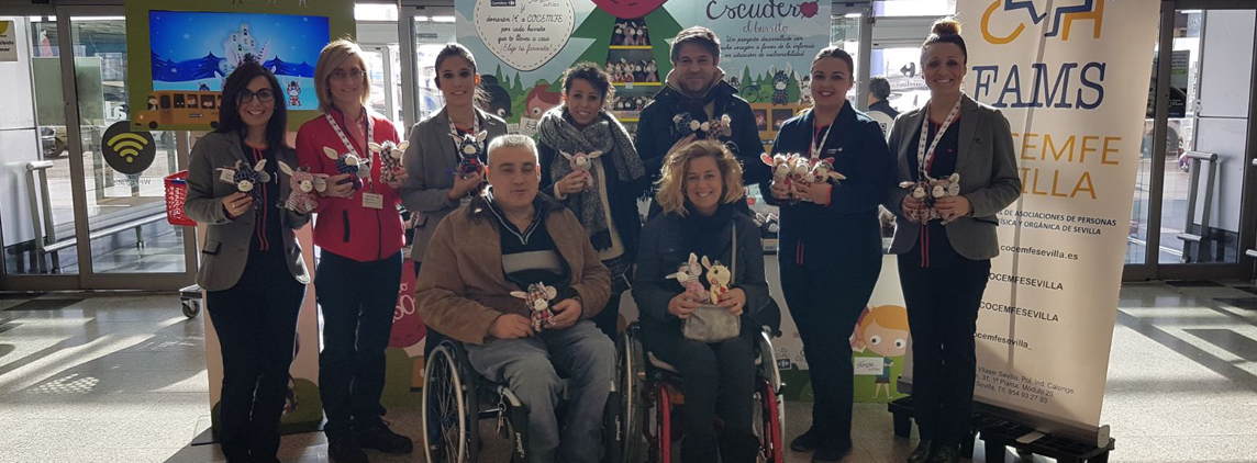 fotografía asistentes al acto de presentación del burrito Escudero en Carrefour