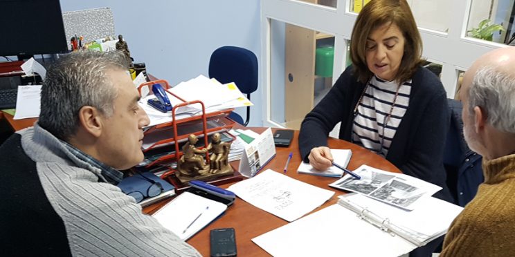 fotografía participantes reunión Oficina de Accesibilidad del Ayuntamiento de Sevilla con FAMS COCEMFE