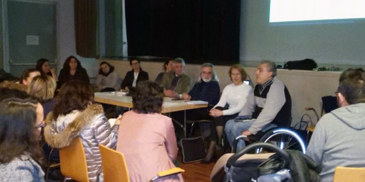fotografía asistentes mesa redonda FAMPA