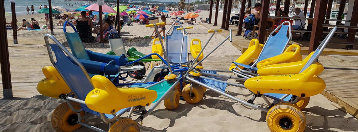 fotografía sillas acuáticas en la playa de Valdelagrana