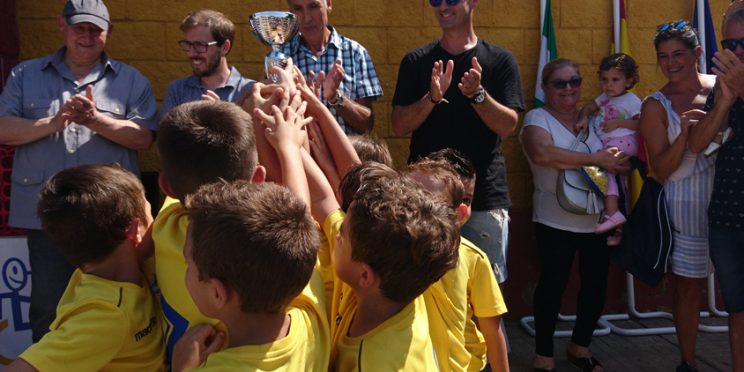 fotografía participantes II Torneo Solidario de Fútbol Base