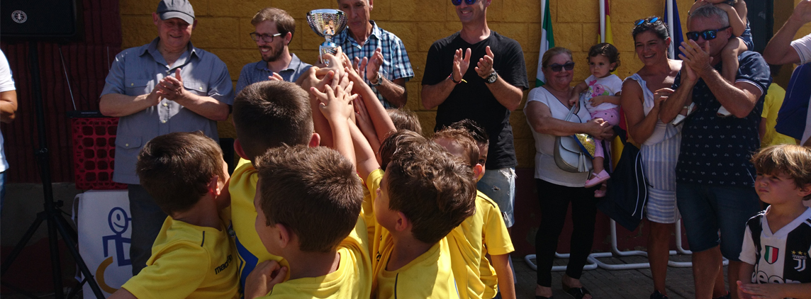 fotografía participantes II Torneo Solidario de Fútbol Base
