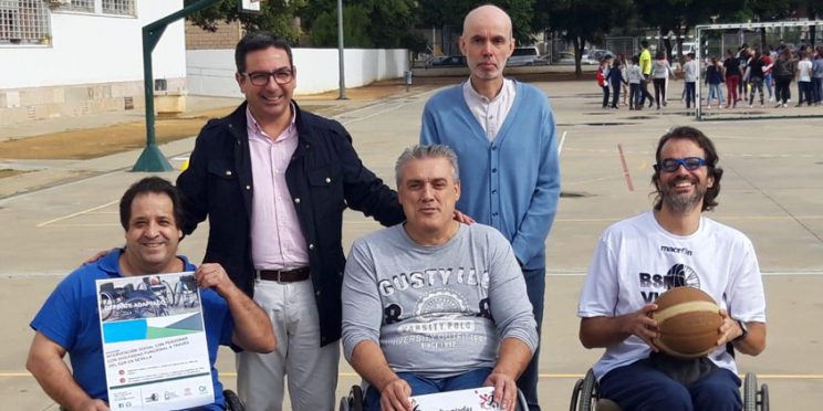 fotografía participantes acto sensibilización colegios de La Rinconada