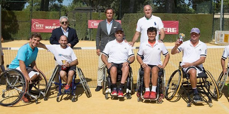 fotografía participantes campeonato tenis en silla de ruedas
