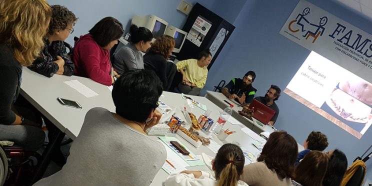 fotografía participantes en el taller de empoderamiento femenino