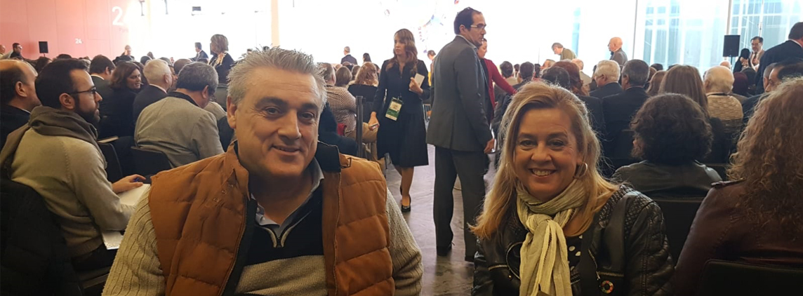 fotografía Juan José Lara y Nieves Márquez asistentes al II Foro Global de Gobiernos Locales