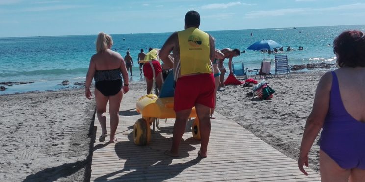 fotografía participantes en las vacaciones de FAMS COCEMFE Sevilla