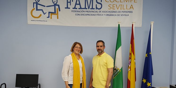 Fotografía reunión representantes Fundación Rocío Triana y FAMS COCEMFE Sevilla