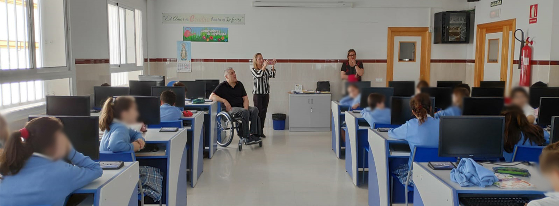 fotografía charla en el Colegio Nuestra Señora del Rosario de Triana