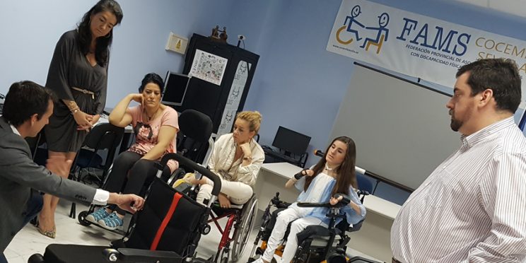 Fotografía presentación de sillas eléctricas de Apex Medical