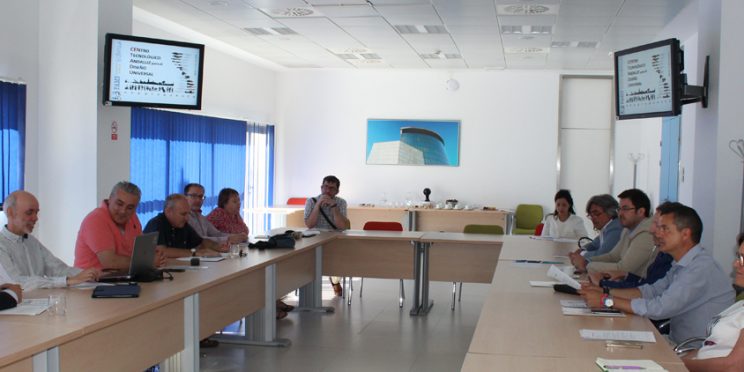 Fotografía asistentes a la reunión de creación del Centro Tecnológico Andaluz para el Diseño Universal