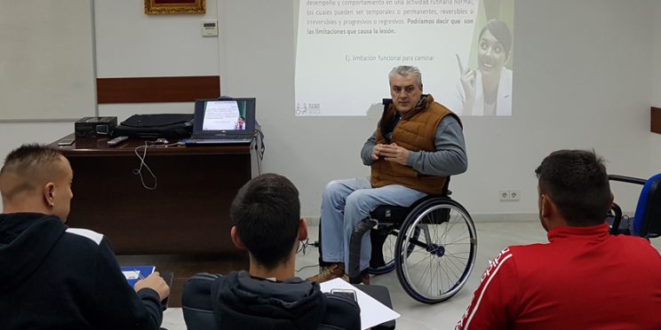 fotografía visitantes al colegio de abogados