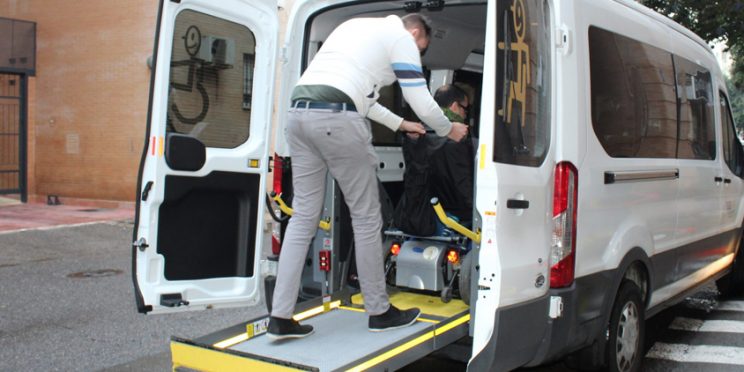 Fotografía furgoneta transporte personas con discapacidad