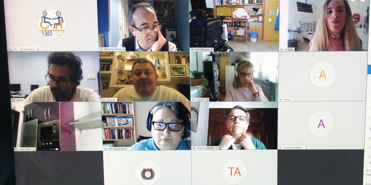 Fotografía mesa online gravemente afectados