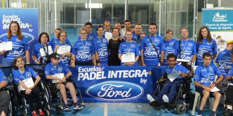 Fotografía participantes al I Encuentro de entidades de la Escuela Pádel Integra by FORD
