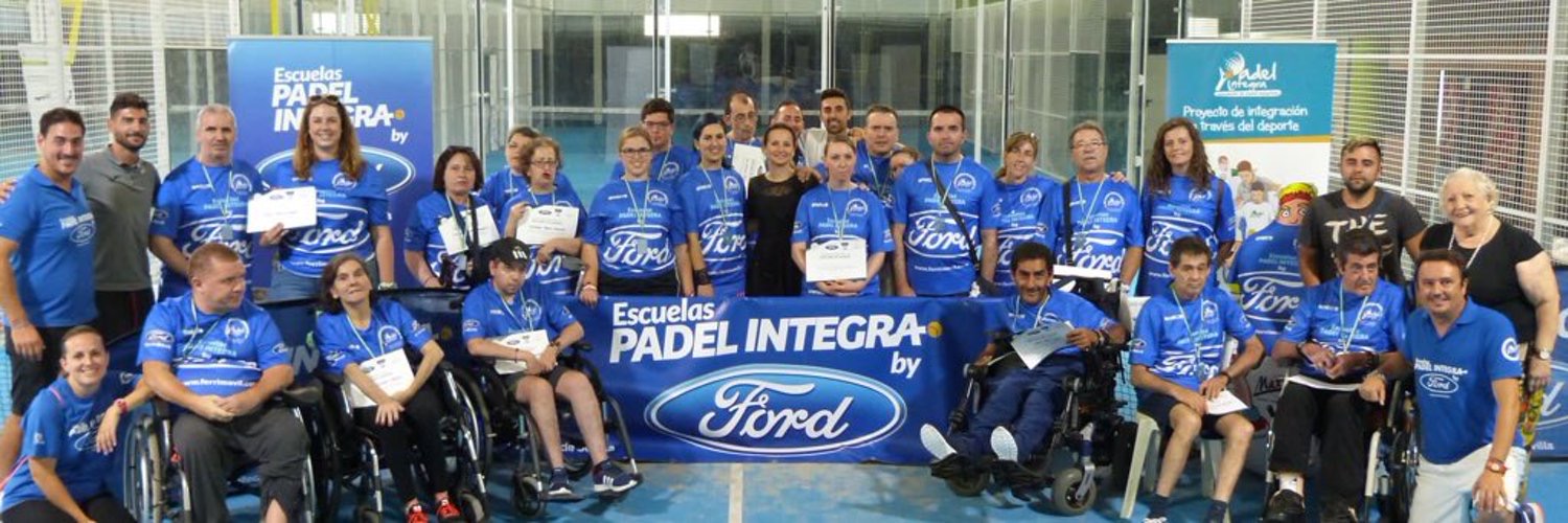 Fotografía participantes al I Encuentro de entidades de la Escuela Pádel Integra by FORD