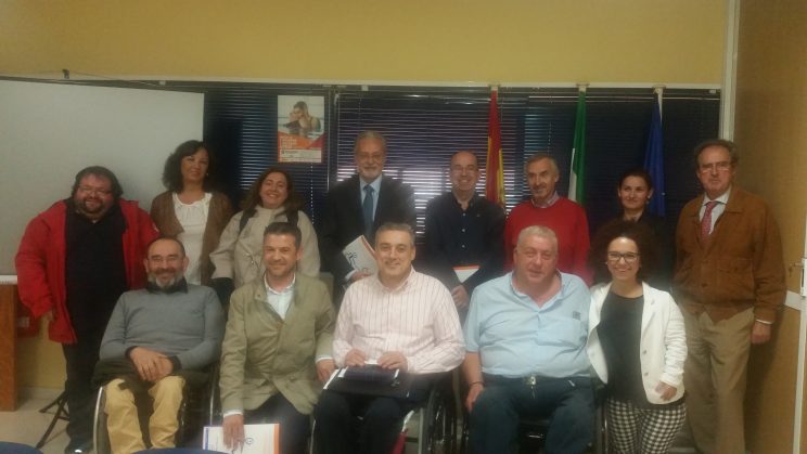 Fotografía asistentes al encuentro con el Defensor del Pueblo Andaluz