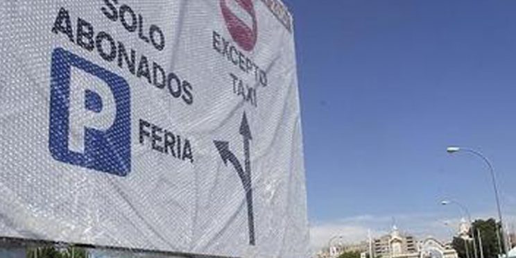 fotografía cartel anunciador aparcamientos feria de sevilla