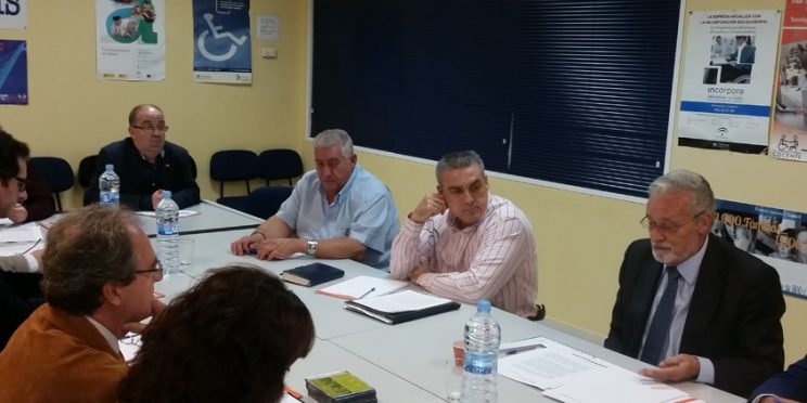 fotografía composición mesa durante el encuentro con el Defensor del Pueblo Andaluz