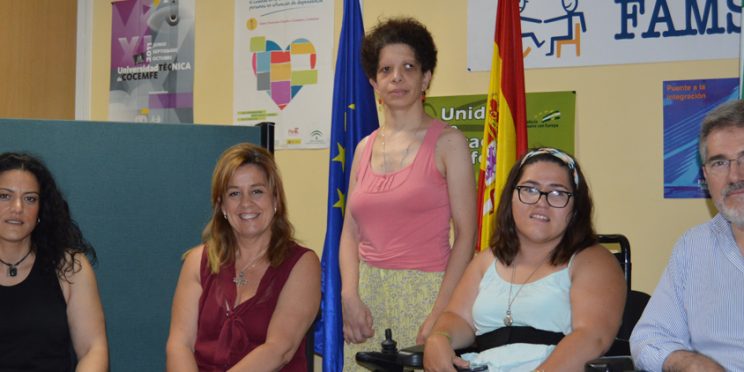 fotografía participantes de la mesa sobre mujer