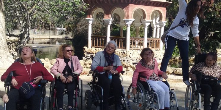 fotografía participantes de la salida a la Plaza de América