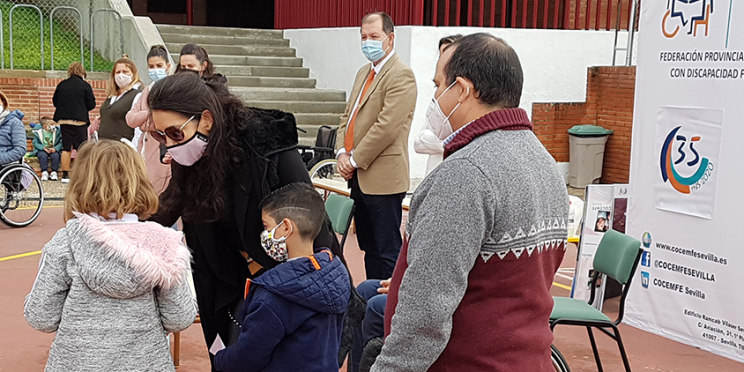 Fotografía participación de alumnado de El Cuervo en jornada de sensibilización sobre discapacidad