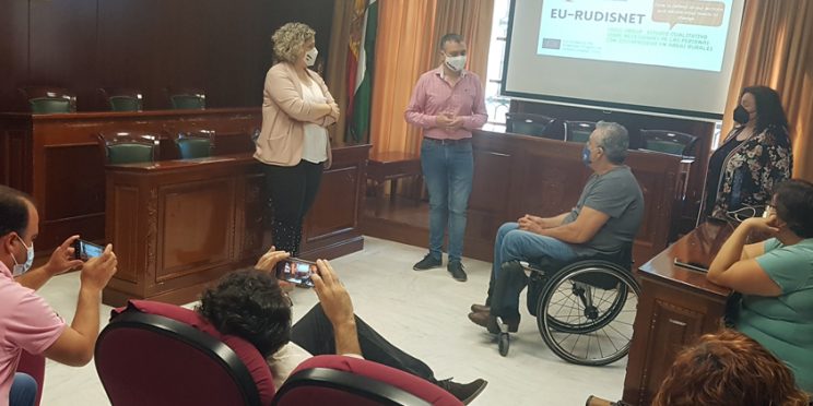 Fotografía grupo de discusión Ayuntamiento de Bollullos de la Mitación - EURUDISNET