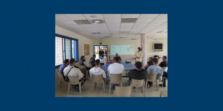 Fotografía charla seguridad vial Centro de Inserción Social