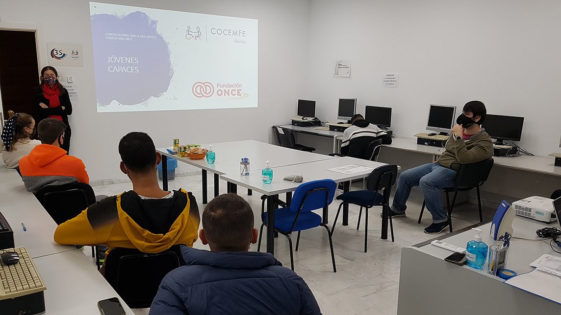 Fotografía curso carretillero y mozo de almacén