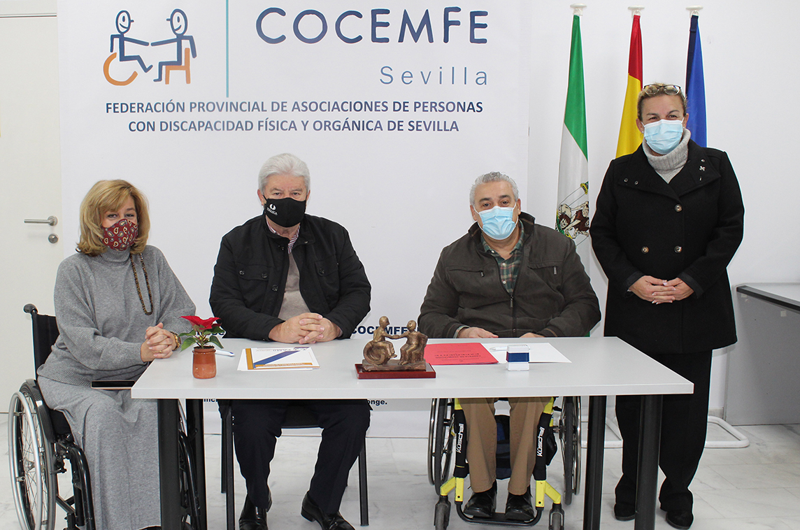 Fotografía firma convenio ayuntamiento Santiponce
