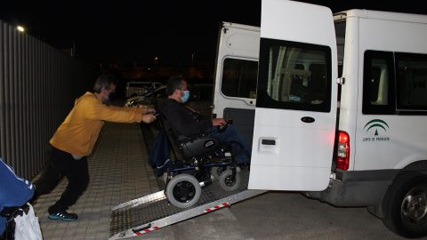 Fotografía Inauguración Protagonistas 12. Transporte adaptado a pabellón deportivo CEU