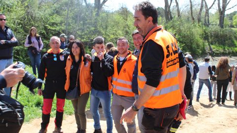 Fotografía Miembros de SOS Ayuda Sin Fronteras y Juan Marín