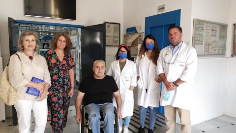 Fotografía participantes visita lavandería Ilunion